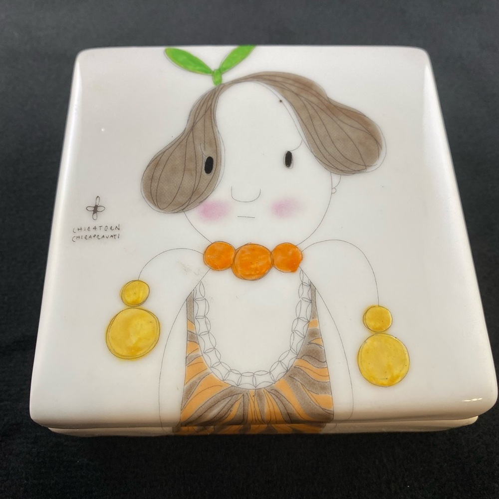 Adorable M L Chiratorn Chirapravati ceramic box